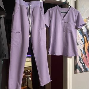 Lavender Figs scrub set